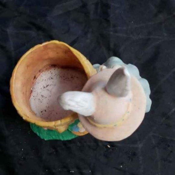 VINTAGE 1990S MRS.BUNNY IN EASTER ATIRE PORCELAIN PLANTER FIGURINE - Picture 2 of 4
